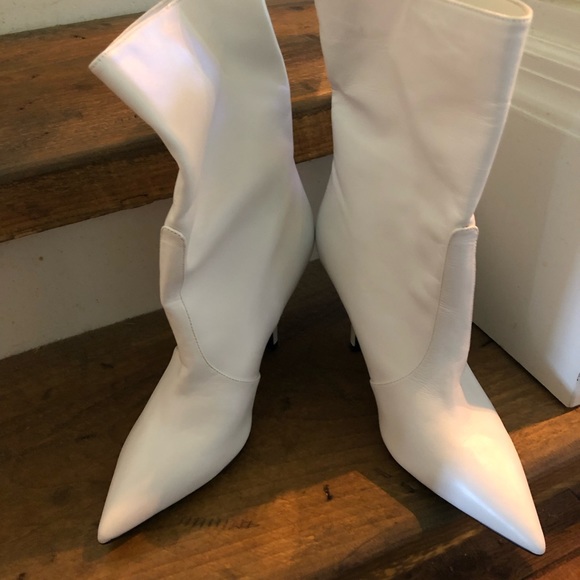 Kendall & Kylie… white pointed boots NWOT - Picture 11 of 16